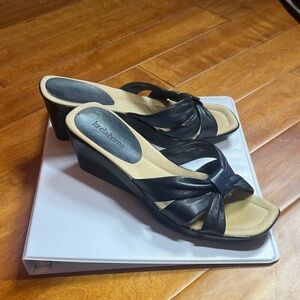 Liz Claiborne Navy and Tan Bow Mules